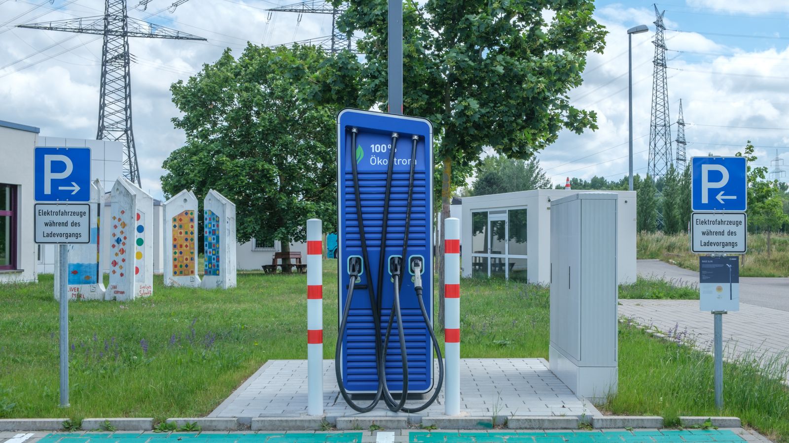 Coche eléctrico: ayudas, deducciones y Plan Auto+ 2026