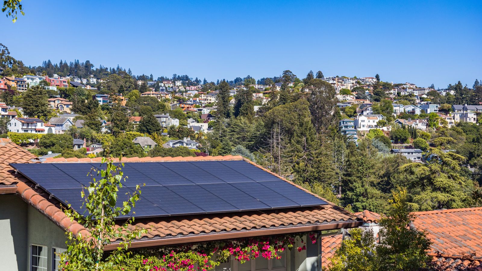 Vivienda y energía: aval ICO, solar y deducciones 2026