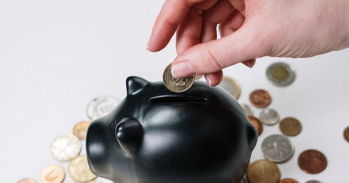 Hucha y monedas para el ahorro