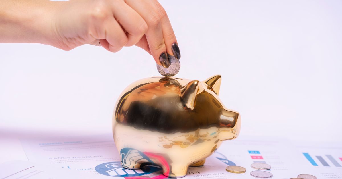 Monedas apiladas y ahorro