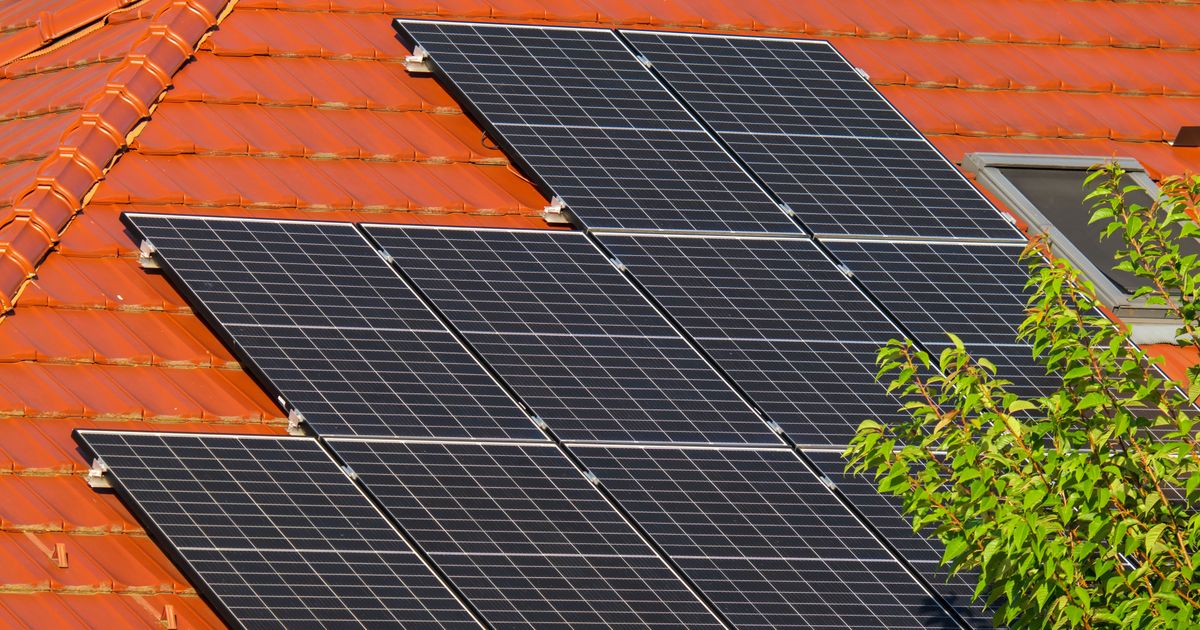 Instalación de placas solares en el tejado